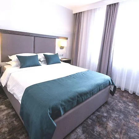 Western Premium 4*