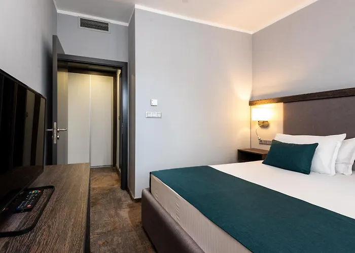 Отель Western Premium