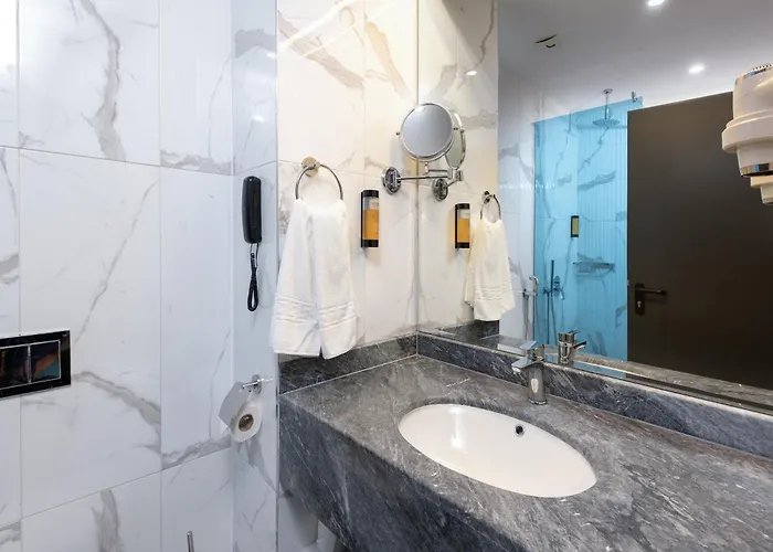 Western Premium Отель 4*