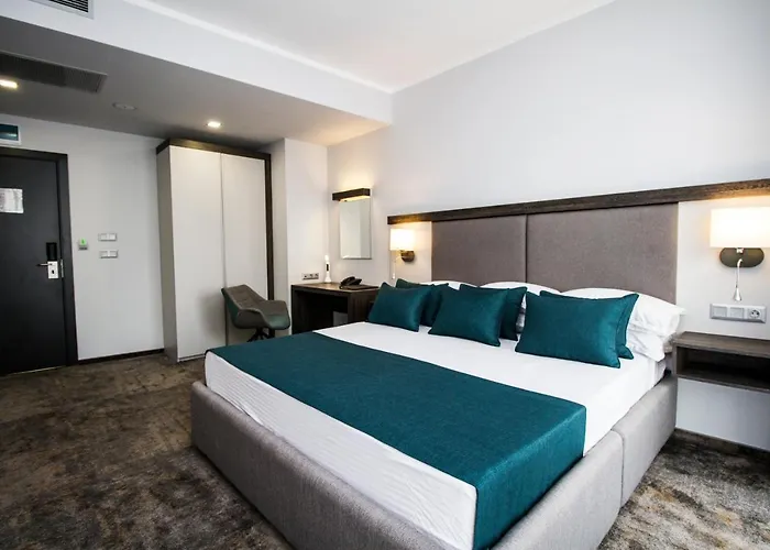 Отель Western Premium 4*