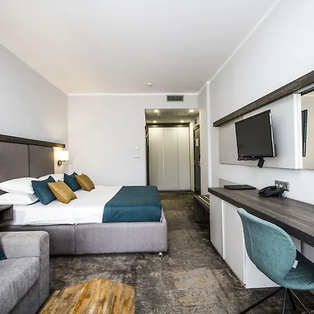 Western Premium 4*