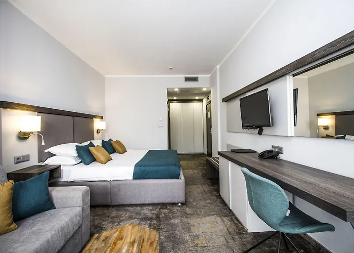 Western Premium 4*